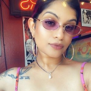 Meet your Posher, Shaysellsthings